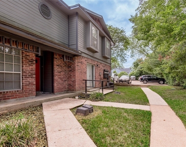 1228 Avenue O - Photo Thumbnail 2