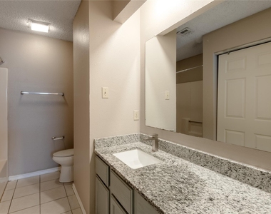 1228 Avenue O - Photo Thumbnail 16