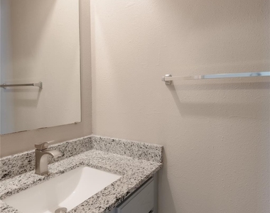 1228 Avenue O - Photo Thumbnail 8