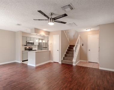1228 Avenue O - Photo Thumbnail 3