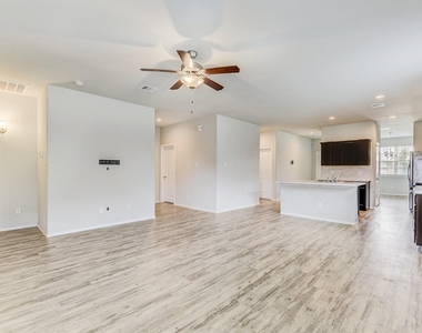 20923 Corisande Street - Photo Thumbnail 7