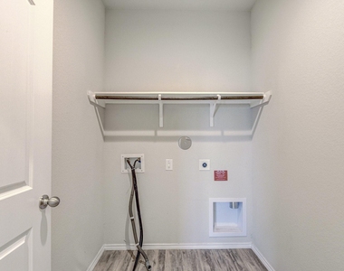 20923 Corisande Street - Photo Thumbnail 18