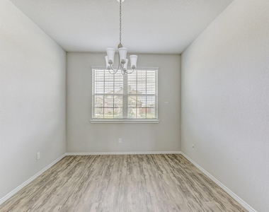 20923 Corisande Street - Photo Thumbnail 5