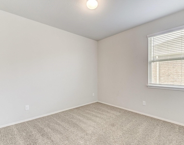 20923 Corisande Street - Photo Thumbnail 13