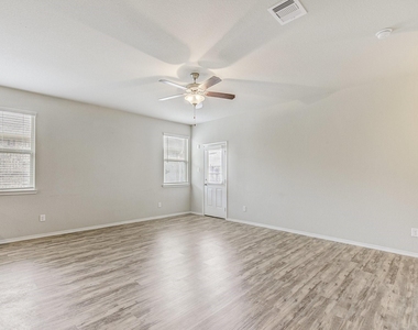 20923 Corisande Street - Photo Thumbnail 8