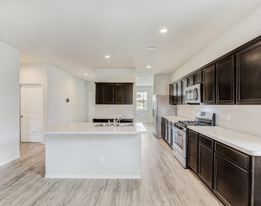 20923 Corisande Street - Photo Thumbnail 4