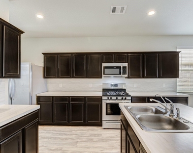 20923 Corisande Street - Photo Thumbnail 2