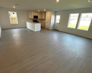 1115 Blue Stone Drive - Photo Thumbnail 3
