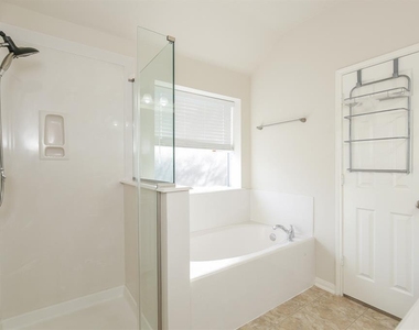 11414 Ryan Manor Drive - Photo Thumbnail 14