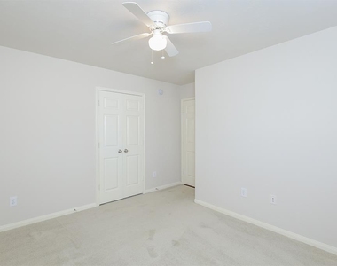 11414 Ryan Manor Drive - Photo Thumbnail 9