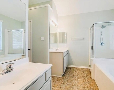 26 Jewelsford Drive - Photo Thumbnail 12