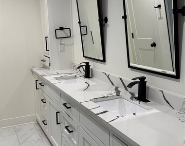 10042 Westview Drive - Photo Thumbnail 6