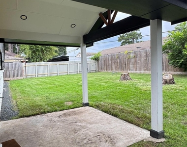 10042 Westview Drive - Photo Thumbnail 16