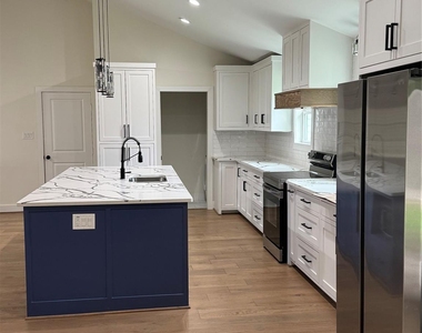 10042 Westview Drive - Photo Thumbnail 4