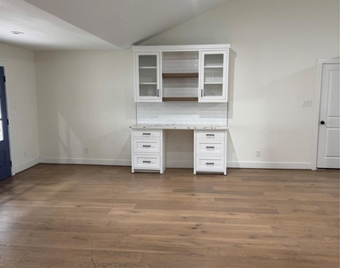 10042 Westview Drive - Photo Thumbnail 12