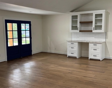 10042 Westview Drive - Photo Thumbnail 3
