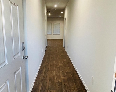 5146 Bay Meadows Lane Lane - Photo Thumbnail 33