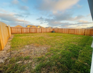 5146 Bay Meadows Lane Lane - Photo Thumbnail 3