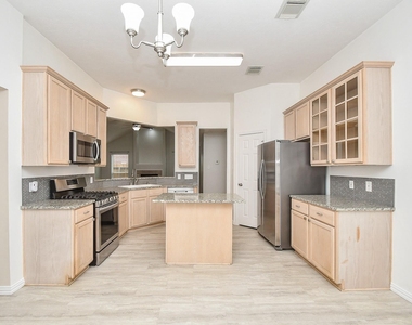 10614 Sunswept Fields Lane - Photo Thumbnail 8