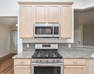 10614 Sunswept Fields Lane - Photo Thumbnail 14