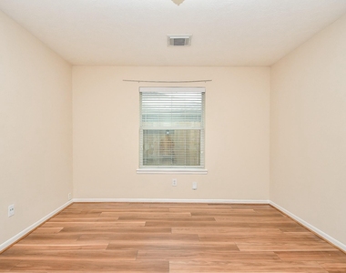 10614 Sunswept Fields Lane - Photo Thumbnail 26