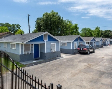 4203 Hirsch Road - Photo Thumbnail 1