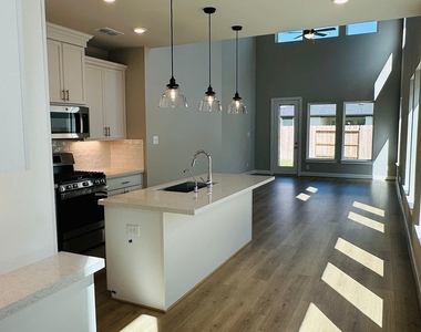 21818 Fitzroy Manor Lane - Photo Thumbnail 4