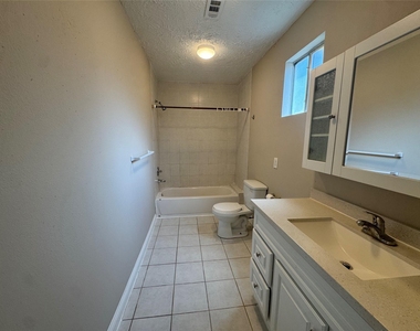 814 Globe Street - Photo Thumbnail 4