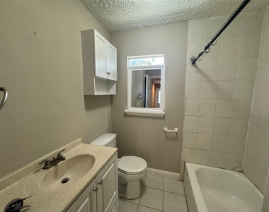 814 Globe Street - Photo Thumbnail 8