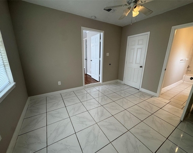 814 Globe Street - Photo Thumbnail 3