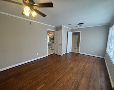 814 Globe Street - Photo Thumbnail 1
