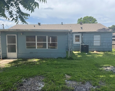 814 Globe Street - Photo Thumbnail 13