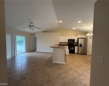 6012 Thrush Avenue - Photo Thumbnail 4