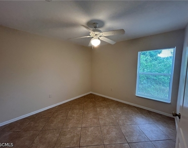 6012 Thrush Avenue - Photo Thumbnail 5