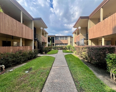 7714 Renwick Drive - Photo Thumbnail 13