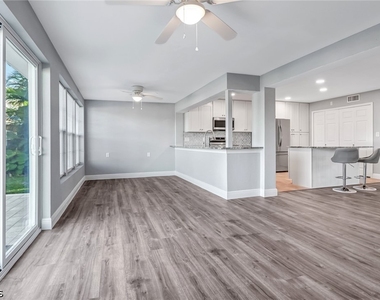 4312 S Bay Circle - Photo Thumbnail 7