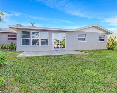 4312 S Bay Circle - Photo Thumbnail 15