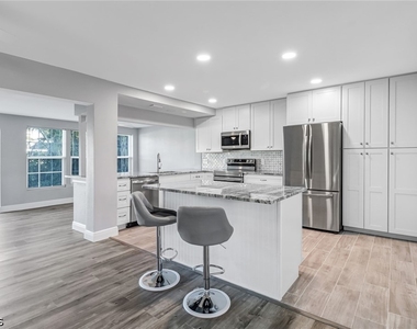 4312 S Bay Circle - Photo Thumbnail 2