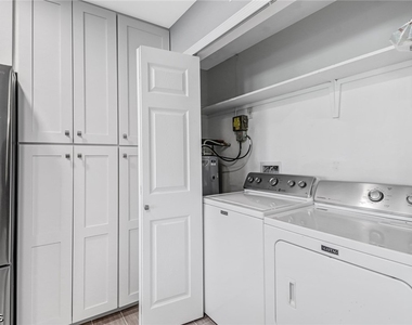 4312 S Bay Circle - Photo Thumbnail 11