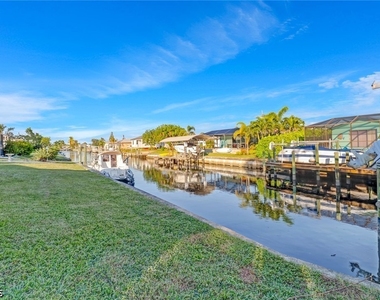 4312 S Bay Circle - Photo Thumbnail 13