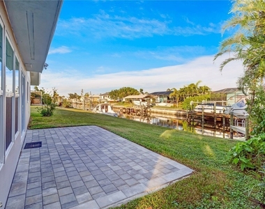 4312 S Bay Circle - Photo Thumbnail 16