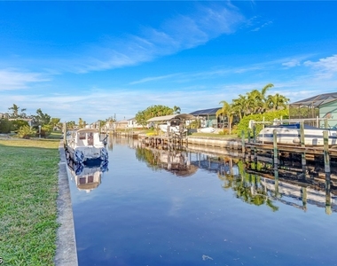 4312 S Bay Circle - Photo Thumbnail 14