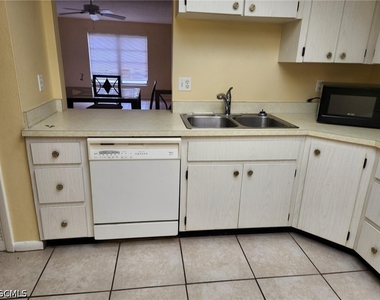 4104 Se 12th Place - Photo Thumbnail 1