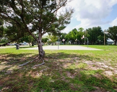 4104 Se 12th Place - Photo Thumbnail 9