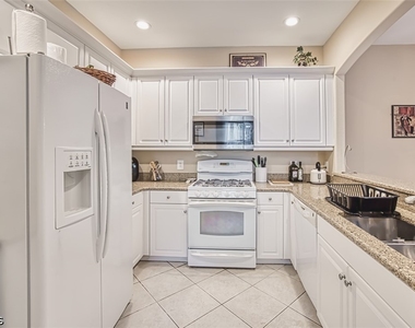 3230 Cottonwood Bend - Photo Thumbnail 4