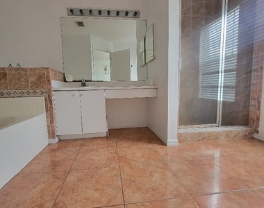 804 Bert Avenue N - Photo Thumbnail 15