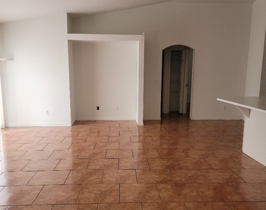 804 Bert Avenue N - Photo Thumbnail 4
