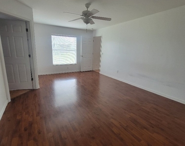 804 Bert Avenue N - Photo Thumbnail 11