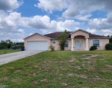 804 Bert Avenue N - Photo Thumbnail 1