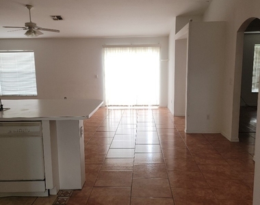 804 Bert Avenue N - Photo Thumbnail 3